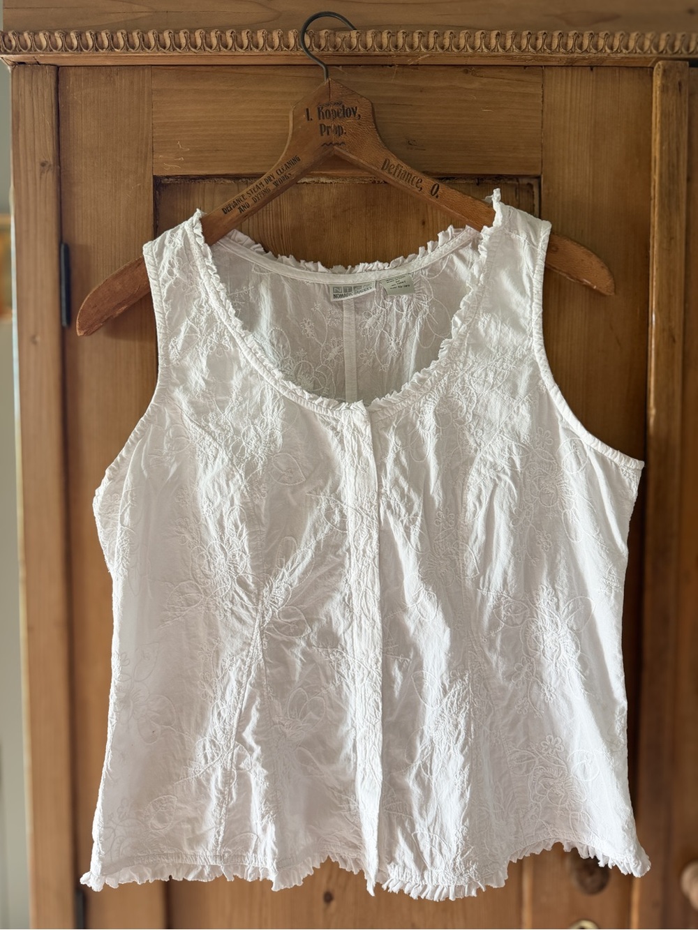 Vintage Y2K Nomadic Traders White Embroidered Cotton Tank Top | Cottagecore | M